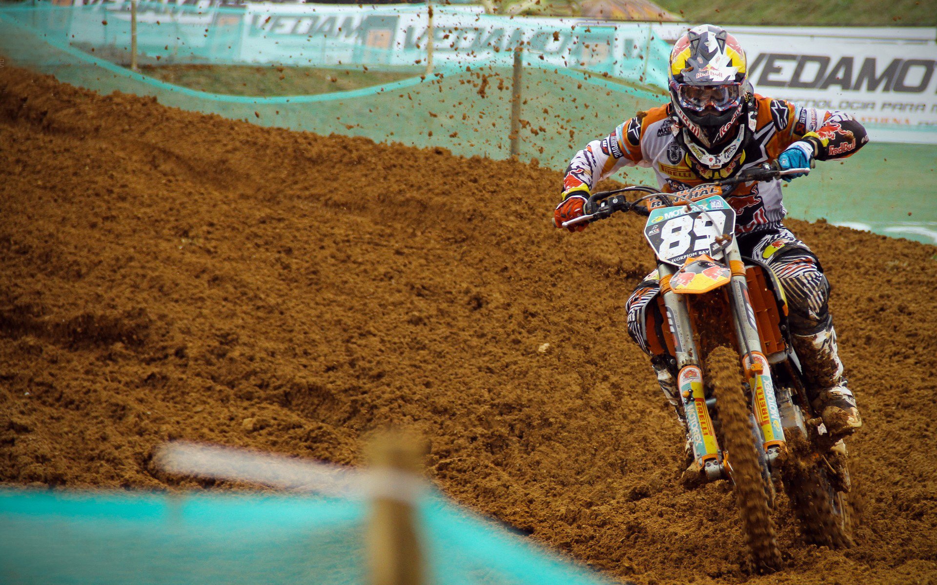 “短柄墙球：高新区全民健身馆上演反转剧，战术和快速反应成比赛关键”