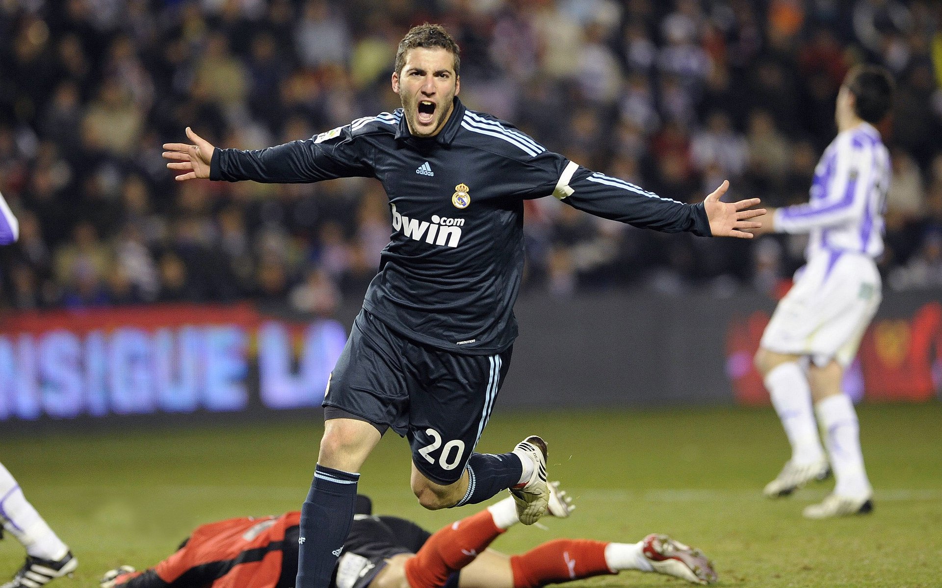 mk体育登录-英超球队采用AI技术监测比赛中体能消耗曲线，英超体重